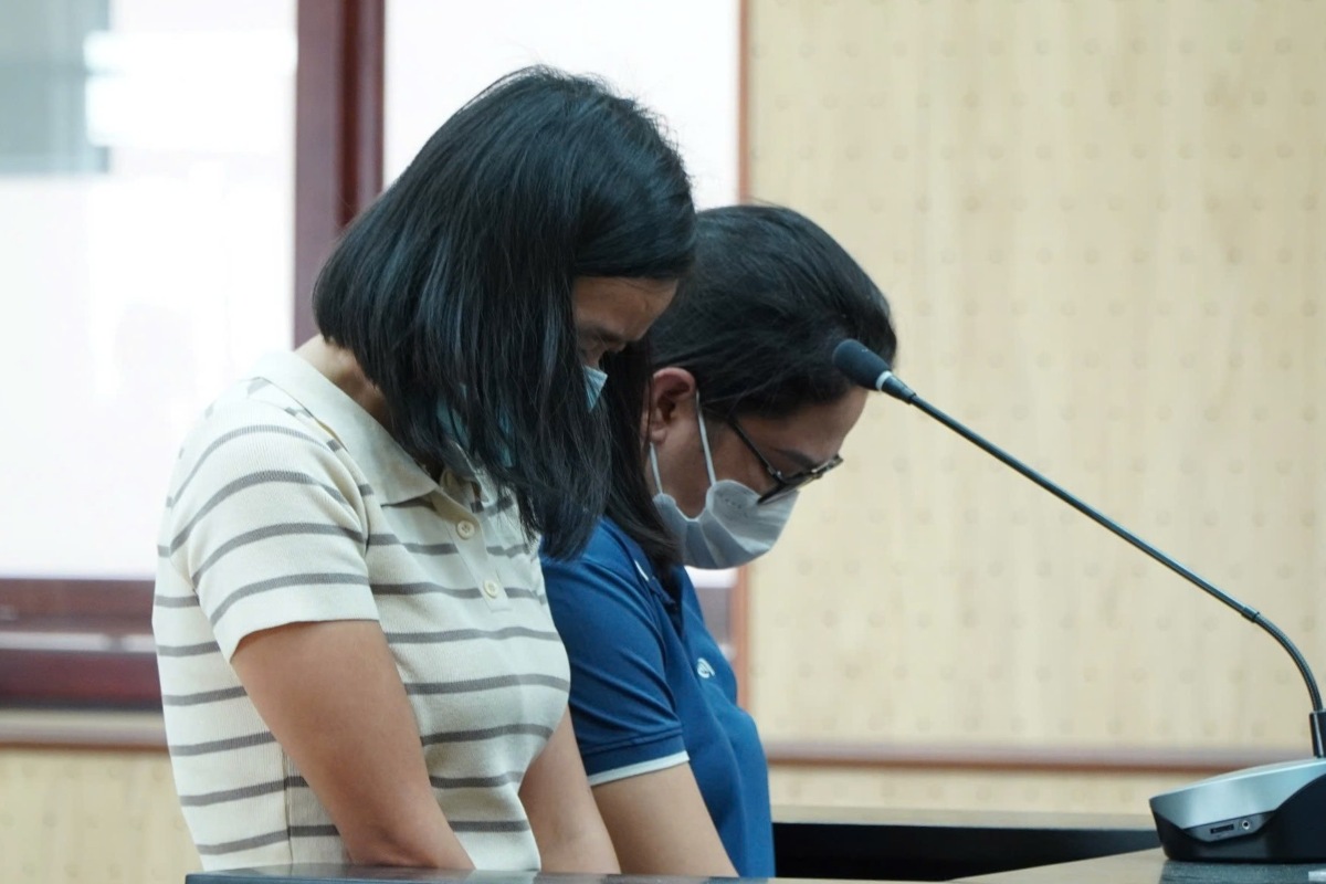 Hai bị cáo hầu tòa vì hành vi mua hóa đơn để trốn thuế. Ảnh: Thành An