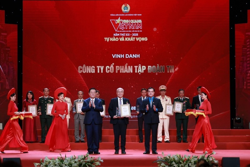 Tap doan TH xuat sac duoc vinh danh tai chuong trinh Vinh quang Viet Nam nam 2025. Ảnh: TH