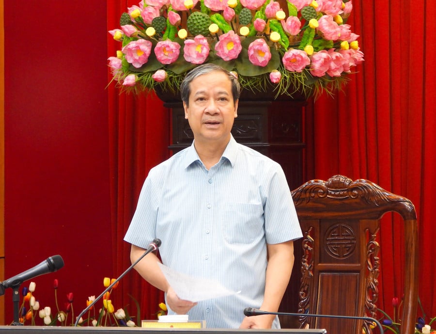 Bo truong Nguyen Kim Son phat bieu ket luan tai buoi lam viec. Anh: MOET