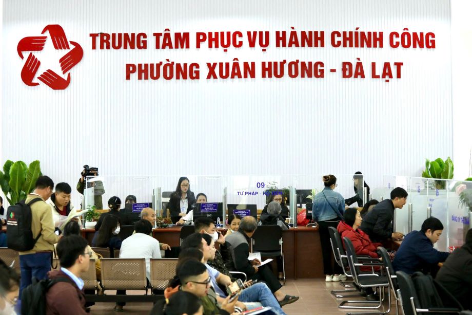 Lam Dong has put 6 new communes and wards into operation, testing the two-level government. Photo: Lam Hong