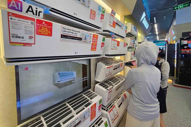 Tips for choosing electricity-saving technology devices for the family. Photo: Song Ngu