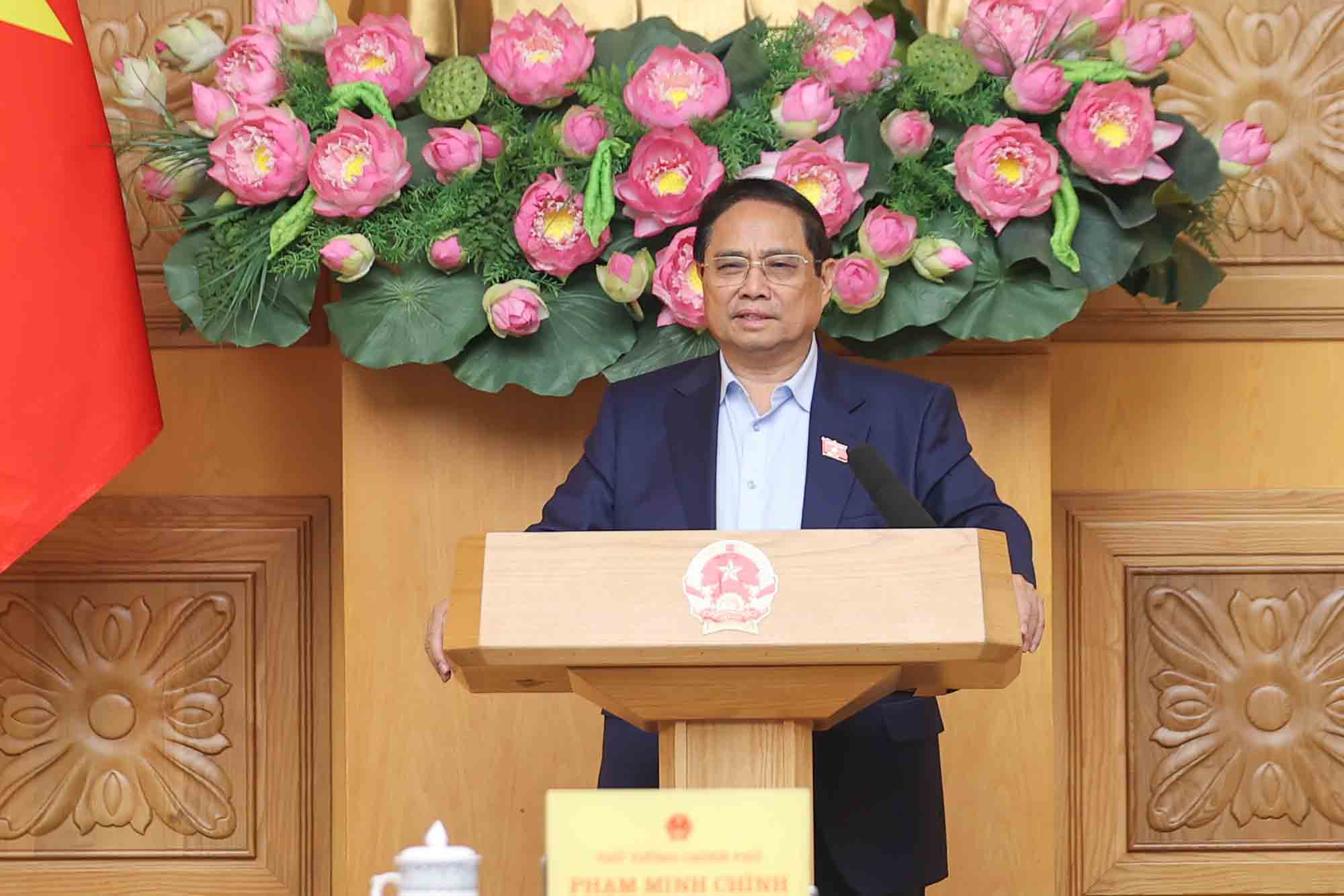Politburo member and Prime Minister Pham Minh Chinh met with ministries and branches to propose timely and effective solutions to respond to the conflict developments in the Middle East and recent developments in the world. Photo: VGP/Nhat Bac