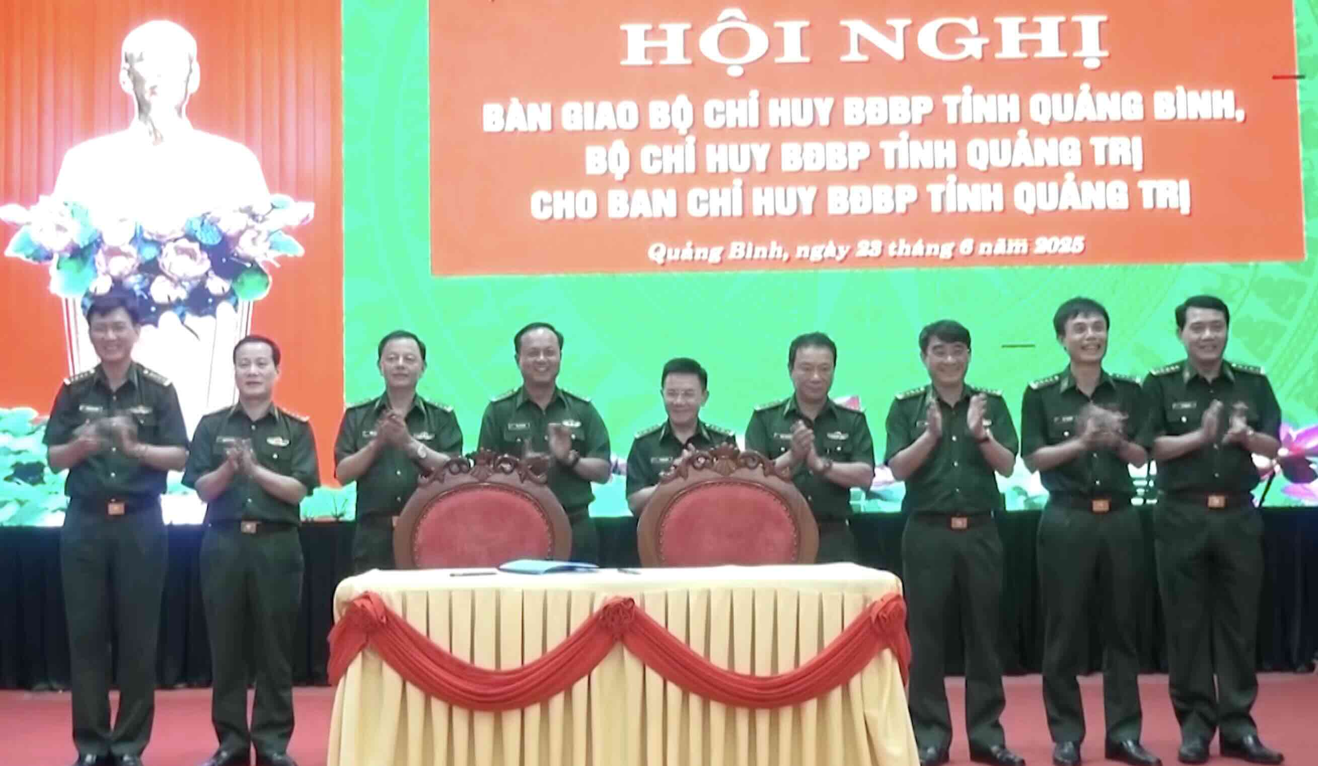 Handing over the status quo to the new Quang Tri Border Guard Command.