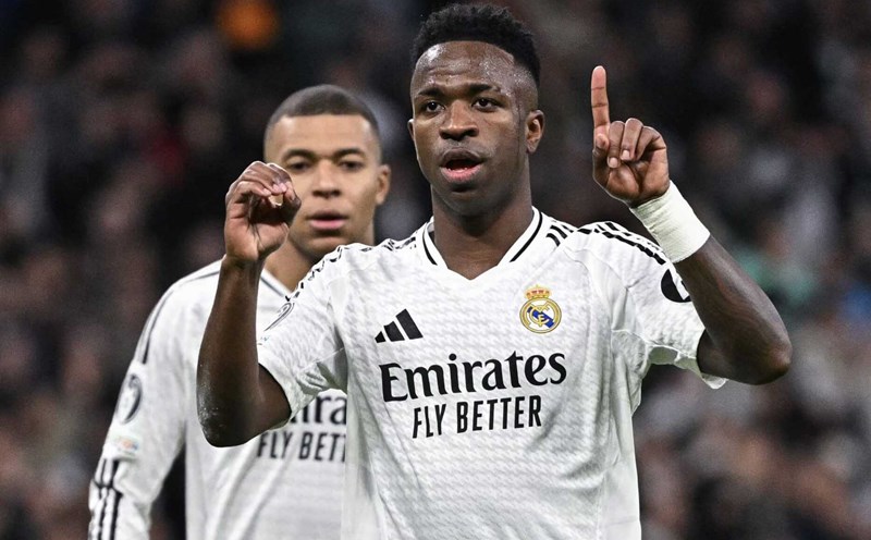 Cac ngoi sao nhu Vinicius dang thoai mai hon ve vi tri duoi thoi Xabi Alonso. Anh: AFP