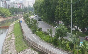 Tháo dỡ rào chắn, hoàn trả tuyến đường dọc sông Tô Lịch