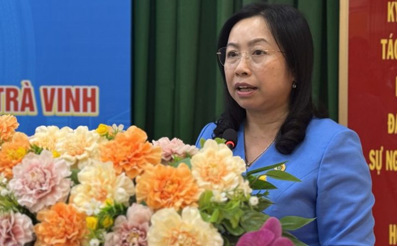 Ms. Thai Thu Xuong - Permanent Vice President of the Vietnam General Confederation of Labor gave a speech at the 7th Conference of the Executive Committee of the Tra Vinh Provincial Federation of Labor (Term XI), term 2023 - 2028. Photo: Hoang Loc
