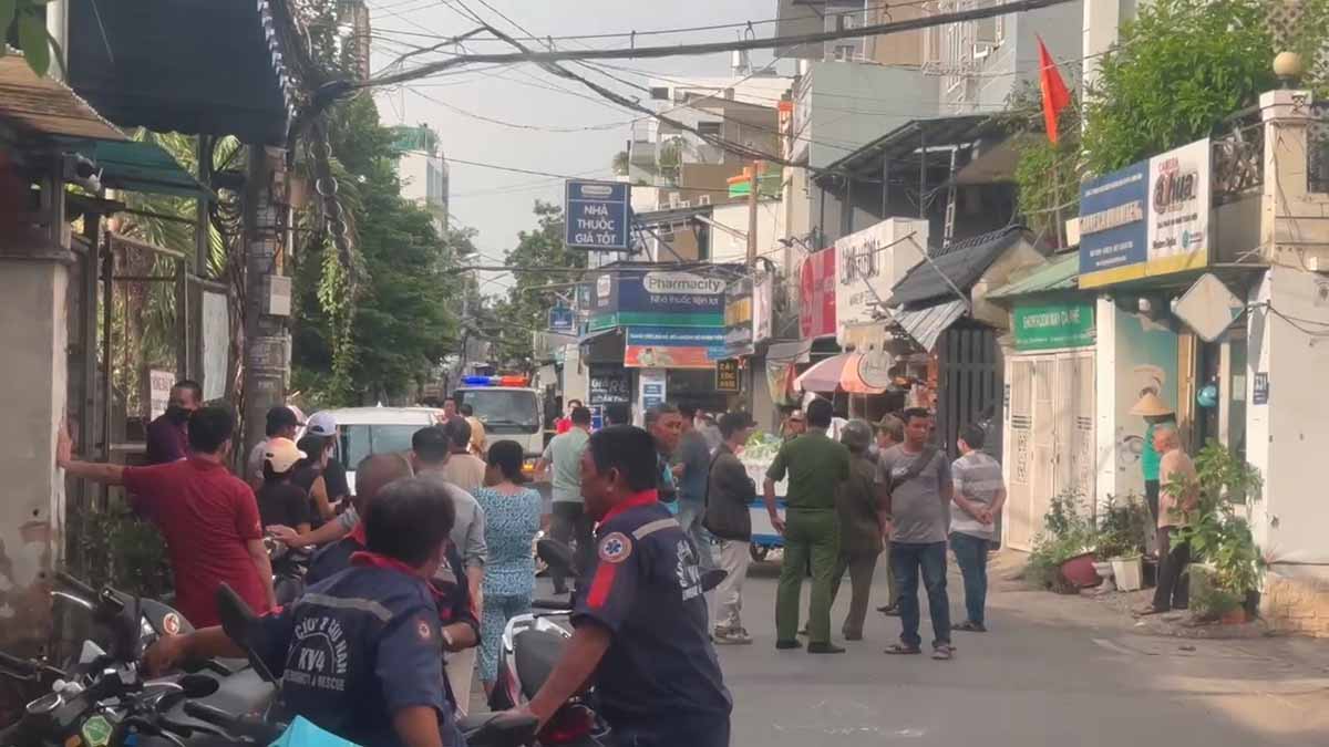 The accident between a trailer and a motorbike caused the death of a man who was picking up a bodyguard in Ho Chi Minh City.