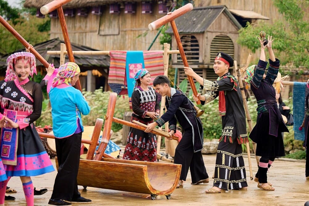 “Phien cho Tay Bac” tai Ban May thu hut du khach boi nhieu hoat dong trai nghiem dac sac. Anh: Thanh Son