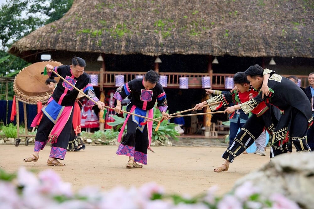 El espectaculo experimental "Peak of Du Ky" se lanzo oficialmente en Fansipan (SAPA). Foto: Thanh hijo