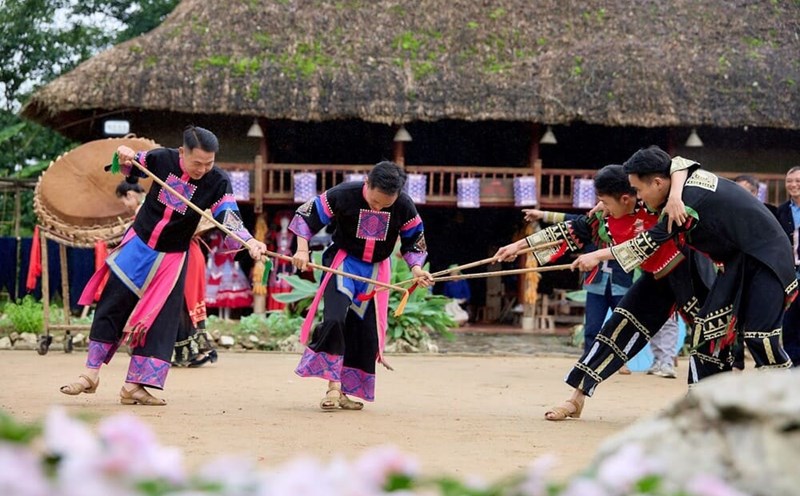 The experiential show "Sacred Peak of traveling" was officially launched in Fansipan (Sapa). Photo: Thanh Son