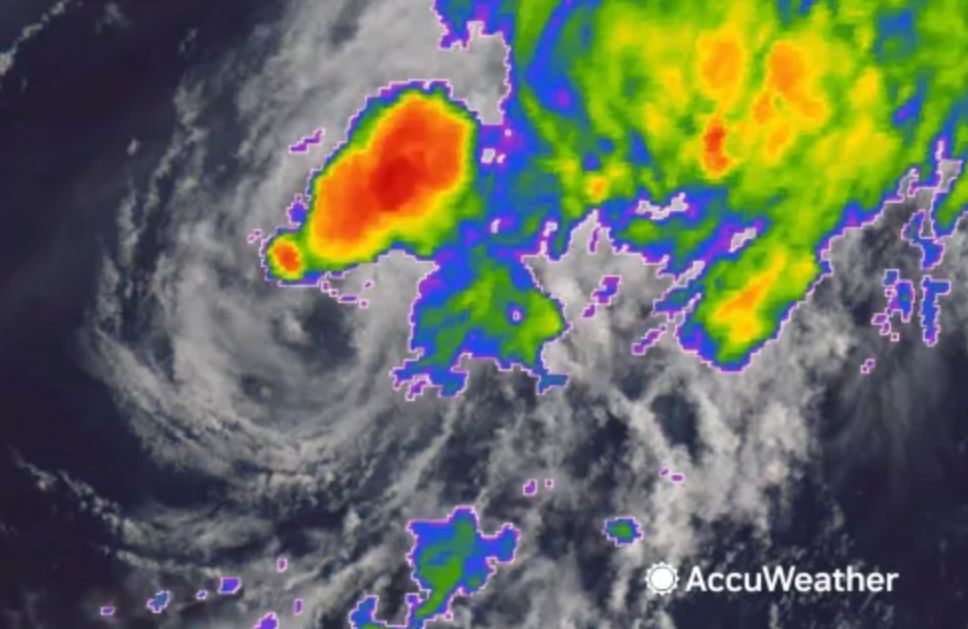 El area de baja presion se puede fortalecer para convertirse en Andrea el 24 de junio de 2025. Foto: Accuweather