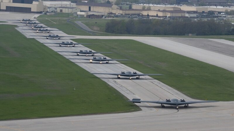 Los aviones Spirit B-2 se reunen en Whiteman Air Base, Missouri, EE. UU. Foto: American Air Force