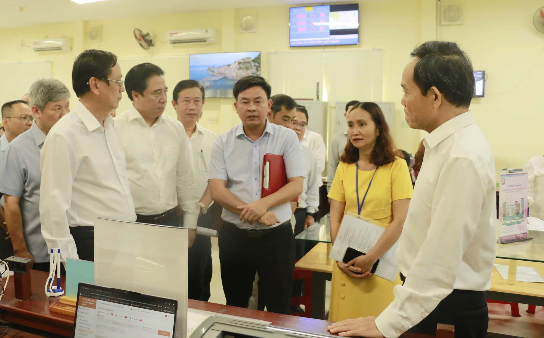 Khánh Hòa và Ninh Thuận đang trong giai đoạn hoàn tất các phần việc cuối cùng trước thời điểm chính thức vận hành mô hình chính quyền địa phương 2 cấp. Ảnh: Hữu Long
