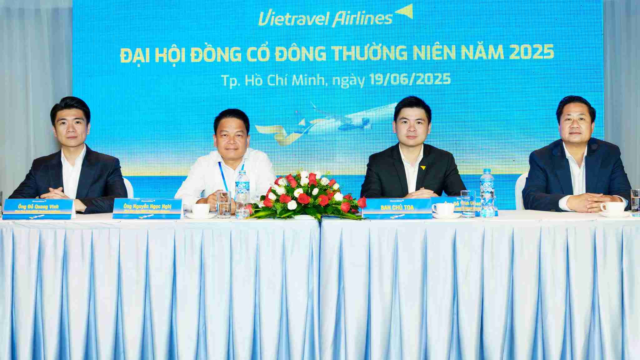 DHDCD Vietravel Airlines dien ra thanh cong voi ty le dong thuan tuyet doi. Anh: T&T Group