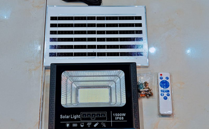 Do your research carefully before choosing the right LED light for installation. Photo: Quy Nguyen