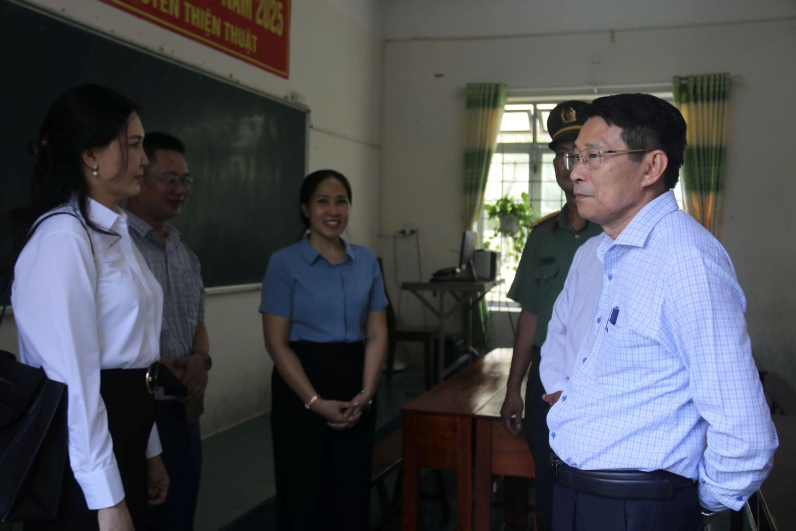 Ong Dinh Van Thieu – Pho Chu tich UBND tinh Khanh Hoa danh gia cao cong tac chuan bi ky thi tot nghiep THPT nam 2025 tai diem thi Truong THPT Nguyen Thien Thuat, Nha Trang. Anh: Phuong Linh