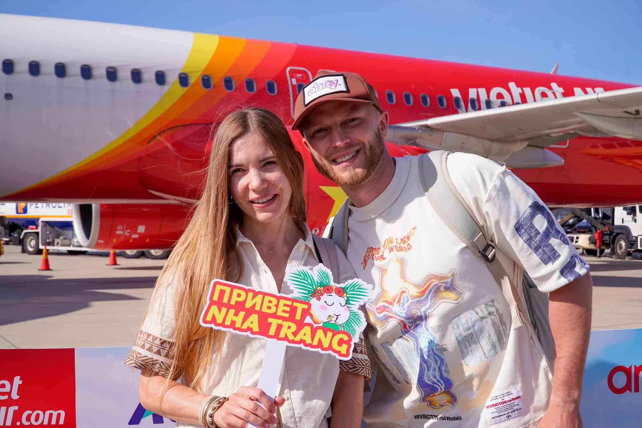 Vietjet chao don hanh khach dau tien tren cac chuyen bay tu Nga den Viet Nam.