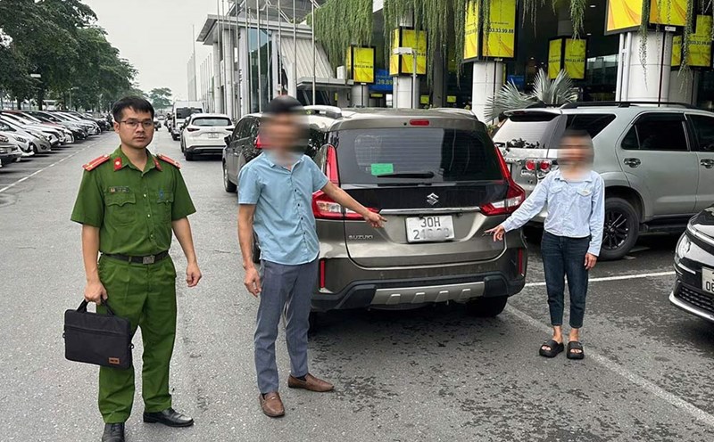 The two subjects who ripped off a 900,000 VND taxi ticket admitted to their wrongdoings and were handled according to the law. Photo: NIA