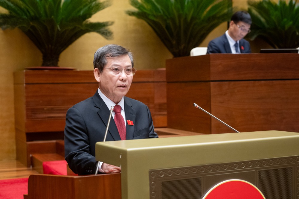 El Presidente del Tribunal Popular de la Pueblo Supremo, Le Minh Tri, informo en la reunion. Foto: Pham Dong