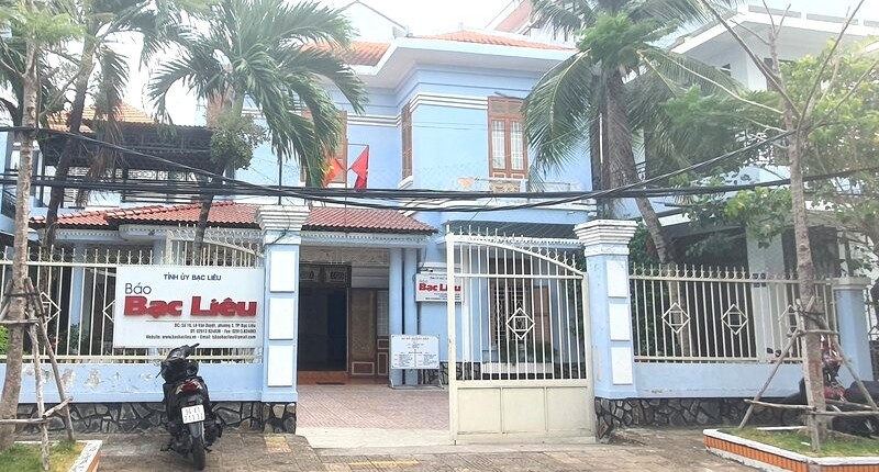 El 28 de junio, el periodico BAC Lieu publico el ultimo numero antes de consolidar la provincia de Bac Lieu y CA Mau. Foto: Nhat Ho