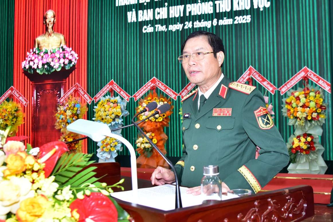 Dai tuong Nguyen Tan Cuong phat bieu tai buoi le. Anh: Quang Duc