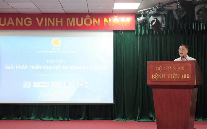 Pho giam doc phu trach Benh vien 199 Tran Quang Phap chia se kinh nghiem trien khai benh an dien tu tai don vi. Anh: Song Han