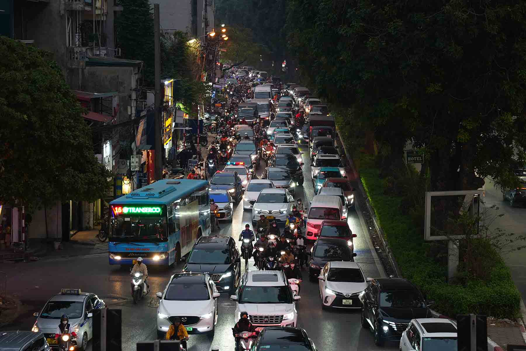 Old problems, new solutions from technology. Photo: Huu Chanh