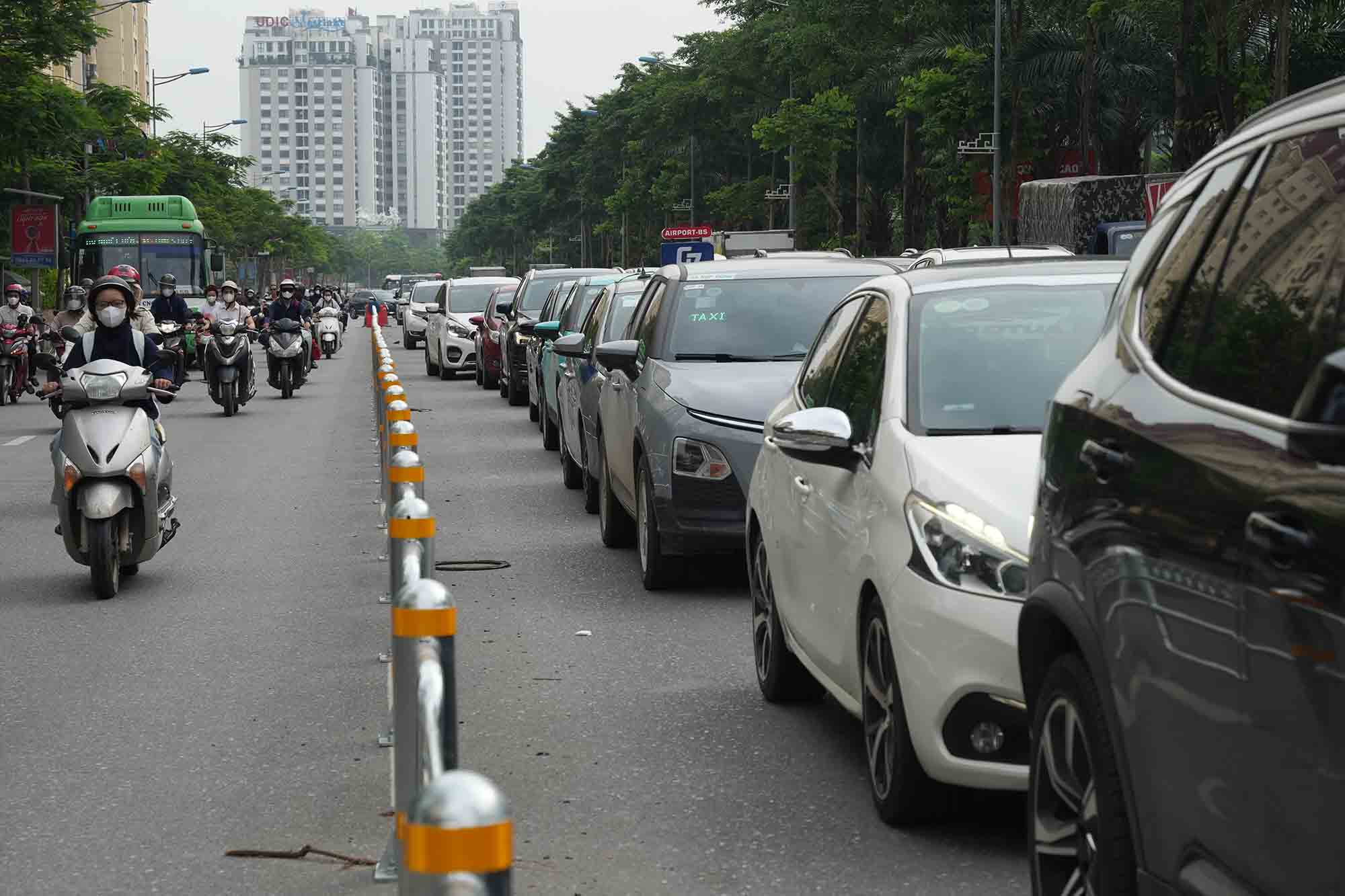 Un u xay ra tai 3 lan ngoai cung tren duong Vo Chi Cong, sang 24.6. Anh: Nhom PV