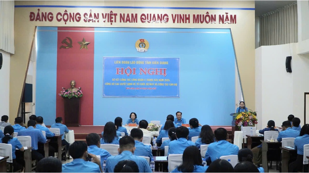 Quang canh hoi nghi so ket. Anh: Nguyen Anh