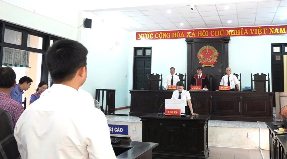 Illegally taking hundreds of people to Laos, a group of people in Hue were imprisoned.