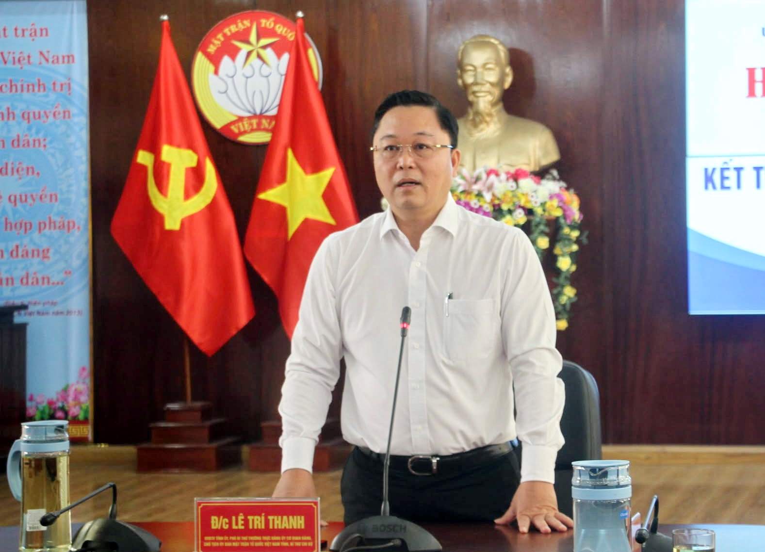 El Sr. Le Tri Thanh, presidente del Comite del Frente de la Paterna de Vietnam de la provincia de Quang Nam, anuncio el final de las actividades del frente de Patria Vietnam de 3 niveles en Quang Nam. Foto: Nguyen Long