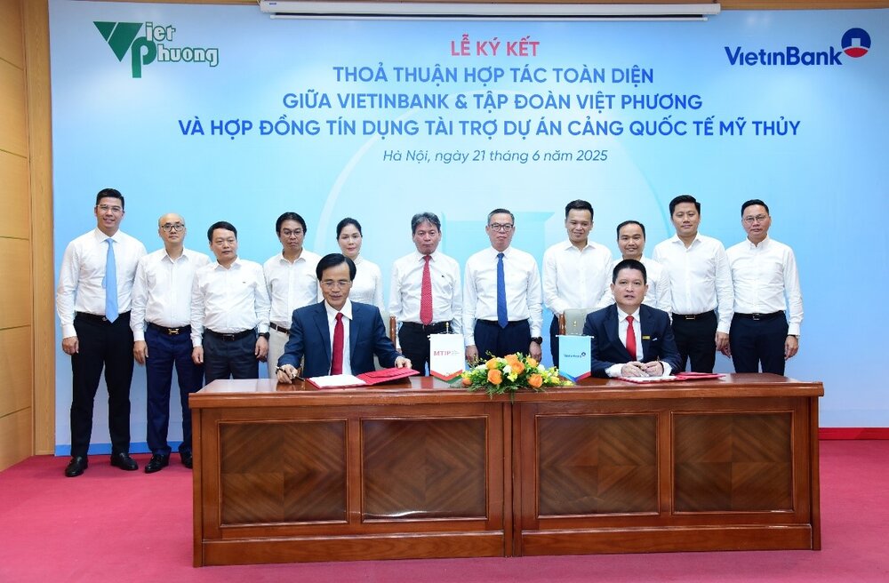 VietinBank ky ket hop dong tin dung tai tro du an Cang Quoc te My Thuy. Ảnh: VietinBank