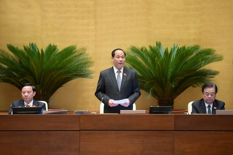 Vice Chairman of the National Assembly Tran Quang Phuong suggested that the Minister of Health clarify when the regime will be paid to the forces fighting COVID-19. Photo: Quochoi.vn