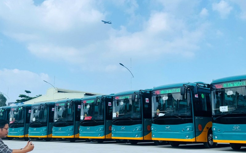 Ho Chi Minh City currently has 168 electric buses. Photo: Minh Quan