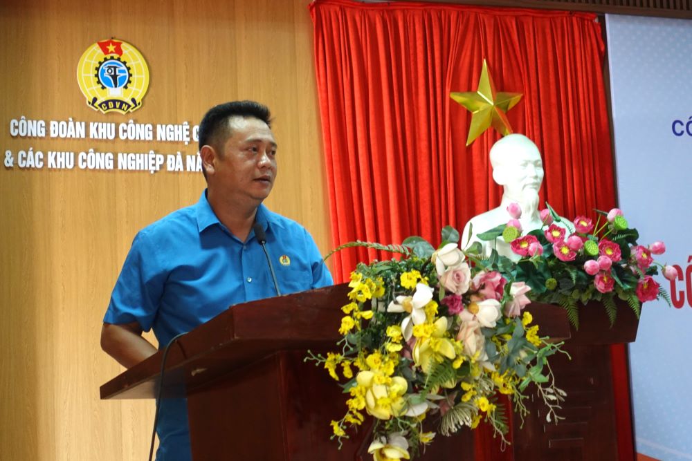 Ong Nguyen Thanh Trung - Chu tich Cong doan Khu Cong nghe cao va cac khu cong nghiep Da Nang phat bieu tai hoi nghi. Anh: Tran Thi