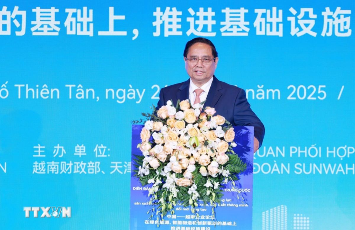 Politburo member and Prime Minister Pham Minh Chinh spoke at the Vietnam - China Business Connection Forum. Photo: VNA