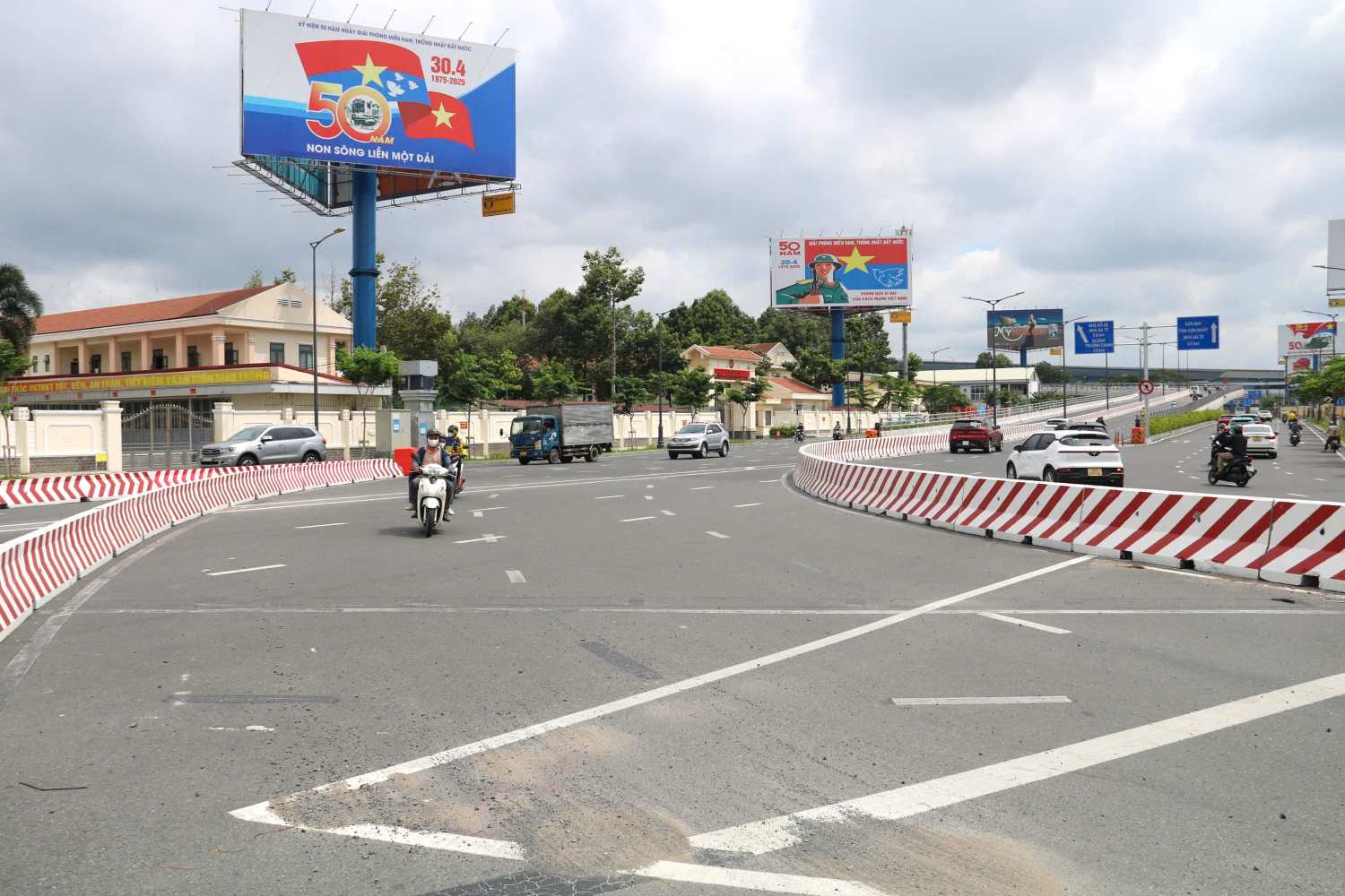 Tai giao lo 18E - Phan Thuc Duyen da duoc to chuc lai giao thong. Anh: Anh Tu