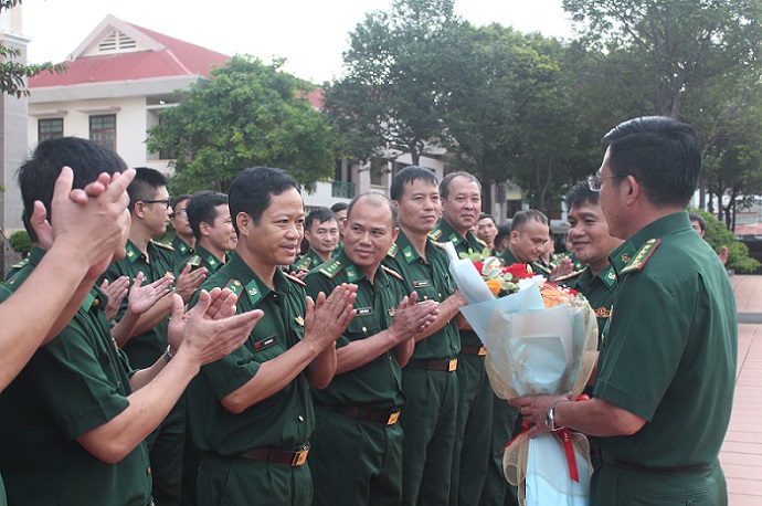 Officers and soldiers of the Phu Yen Provincial Border Guard were welcomed at the Dak Lak Provincial Border Guard Command. Photo: Dak Lak Provincial Border Guard