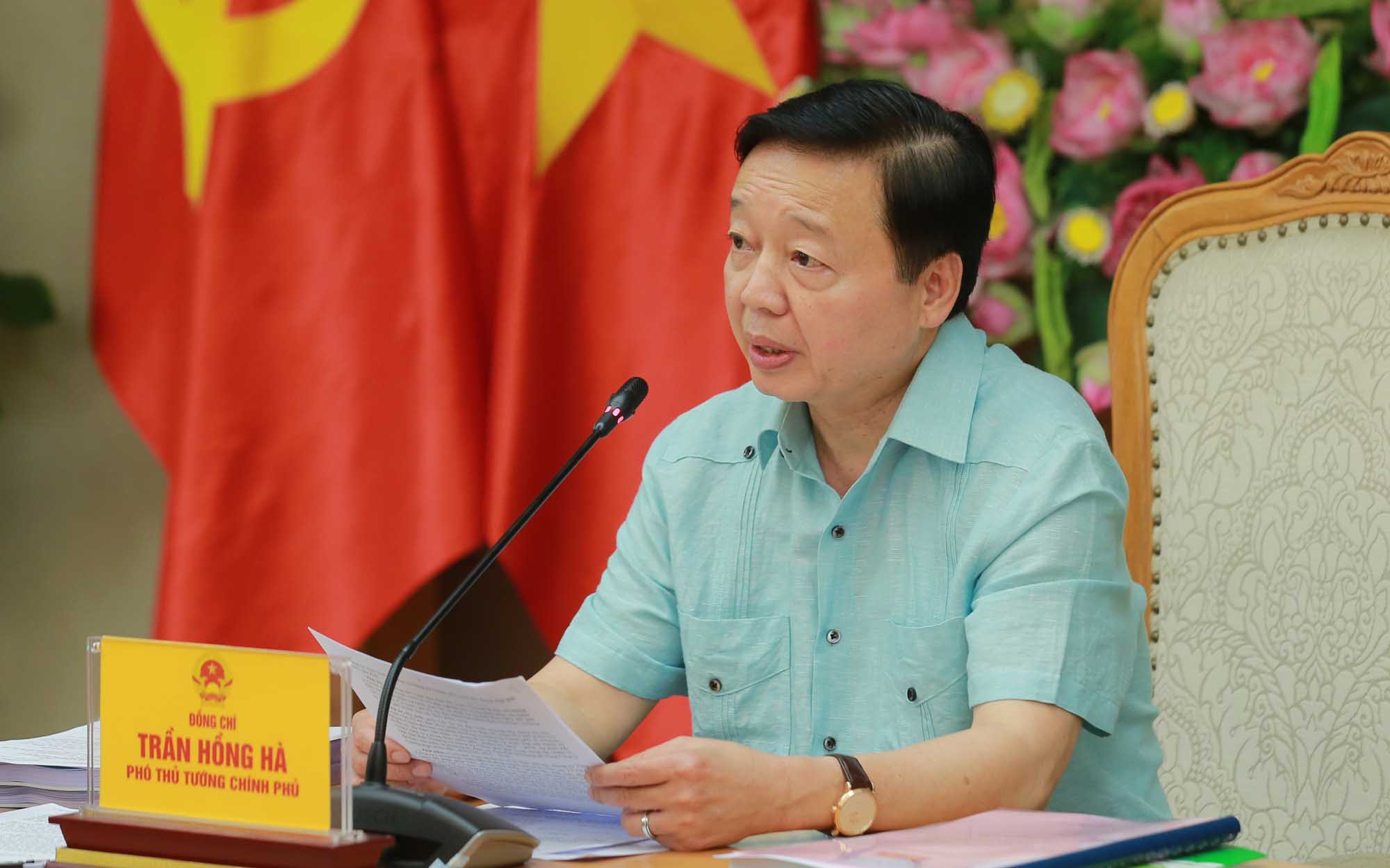 The Deputy Prime Minister suggested that Vinafood 1 continue to carefully review, ensuring a reasonable structure, inheritance and innovation in personnel work. Photo: VGP/Minh Khoi