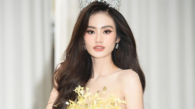 Hoa hau Y Nhi. Anh: Sen Vang