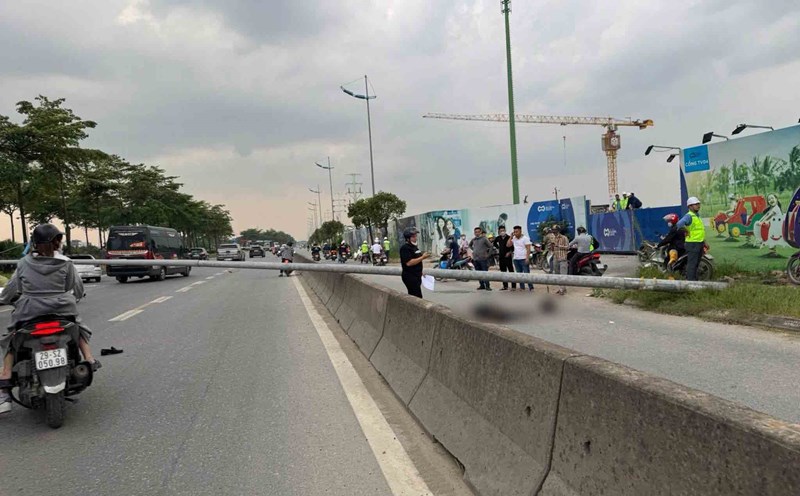 Scene of the incident on National Highway 5 Hanoi. Photo: Dong Anh News