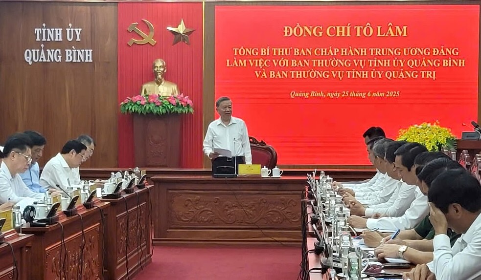 General Secretary To Lam worked with Quang Binh and Quang Tri provinces on the morning of June 25. Photo: Hai Xuan