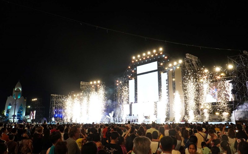 Khanh Hoa organizes the 2025 Sea Tourism Culture Festival, contributing to stimulating tourism and consumption in the first 6 months of 2025. Photo: Phuong Linh