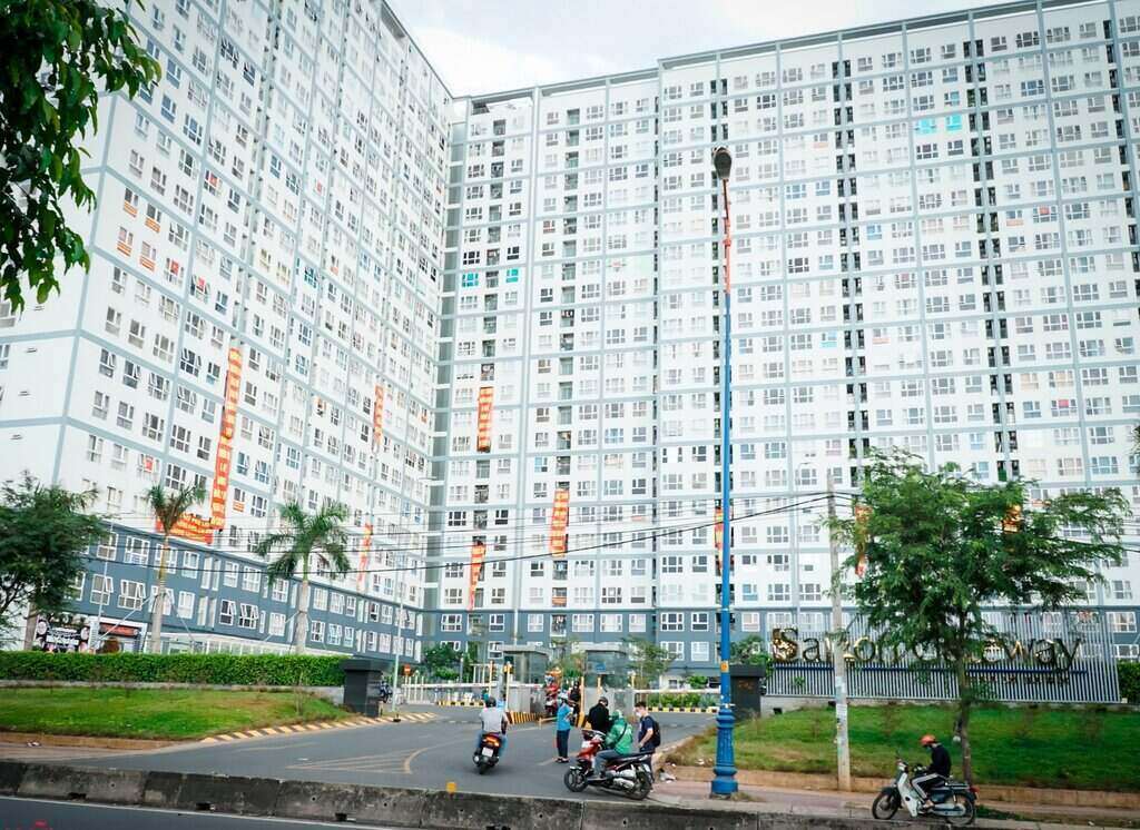 Las personas en el apartamento Saigon Gateway estan molestos con el largo mantenimiento del inversor. Foto: Tran Bich