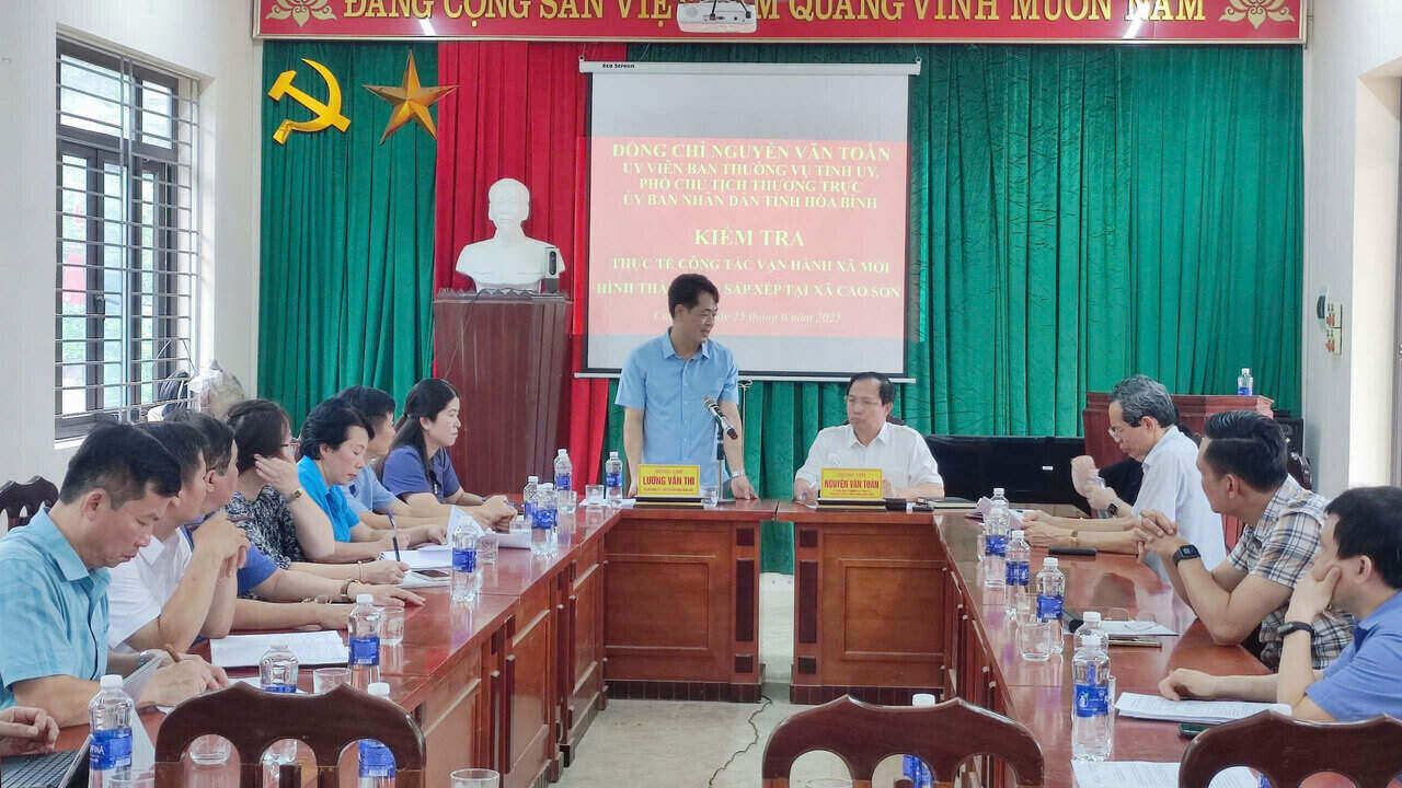 Buoi hop truc tuyen ve cong tac van hanh thu bo may chinh quyen dia phuong 2 cap. Anh: Dang Tinh