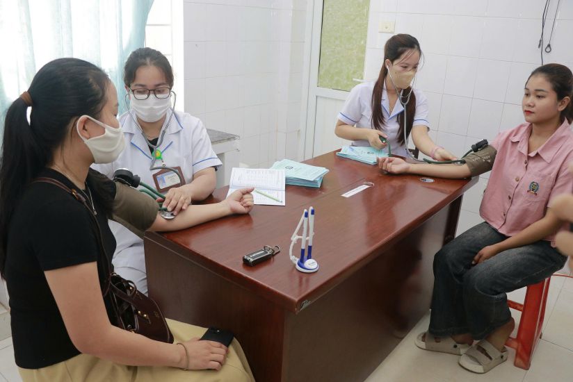 Verificacion de salud gratuita para trabajadores. Foto: Colgada