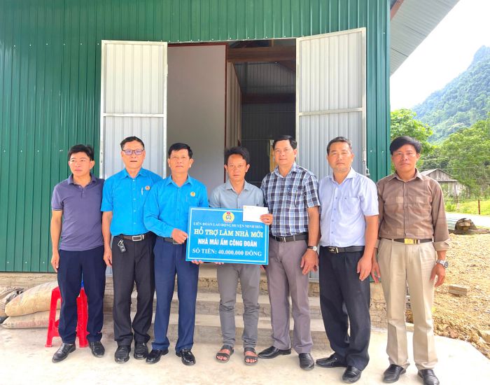Se otorgaron refugios sindicales en Quang Binh. Foto: Thanh Phuong