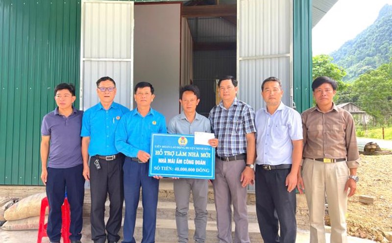 The Union Shelter was presented in Quang Binh. Photo: Thanh Phuong
