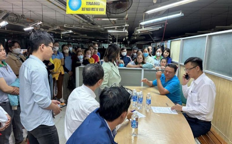 Hundreds of workers have unilaterally terminated their contracts with Minh Hoang II Garment Company Limited, due to long-term social insurance debts. Photo: Truong An
