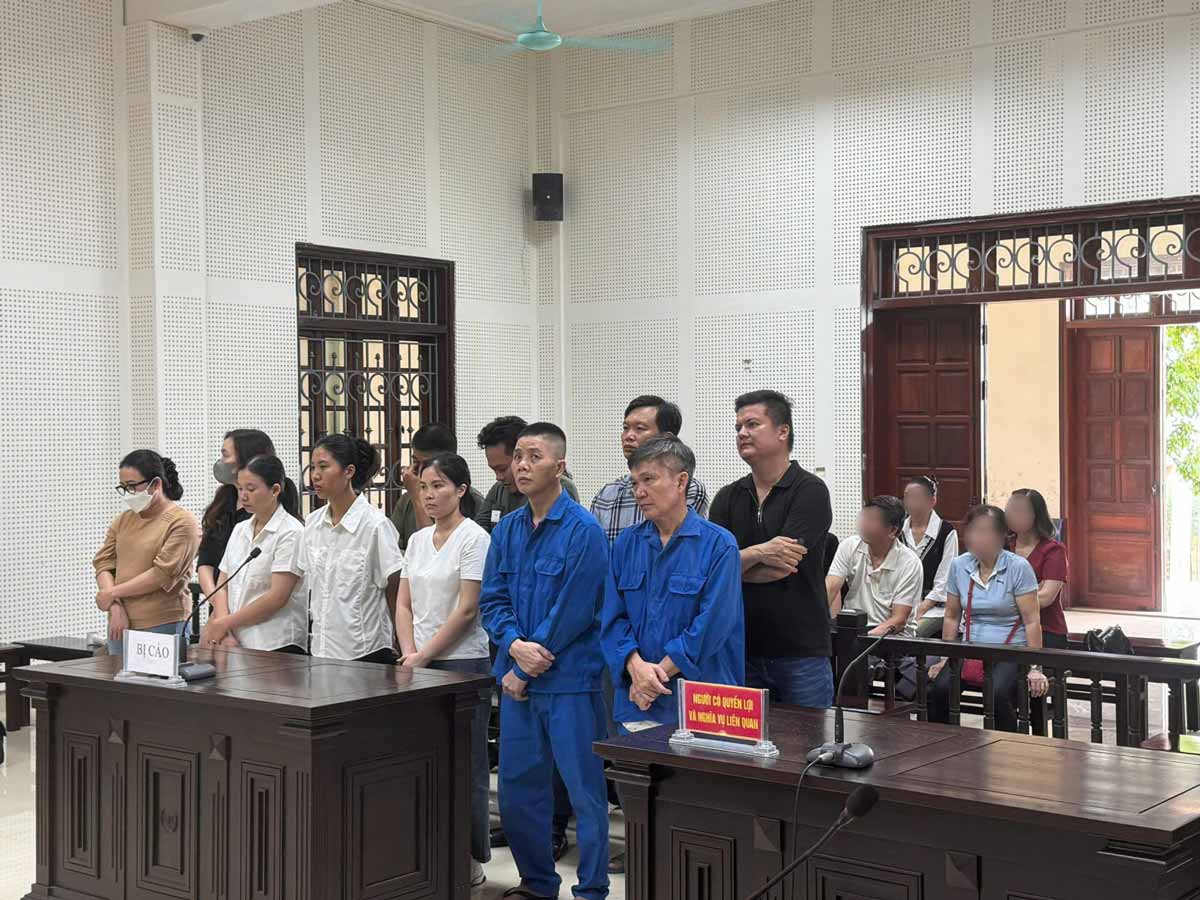 Các bị cáo tại phiên tòa xét xử. Ảnh: Công an tỉnh Quảng Ninh